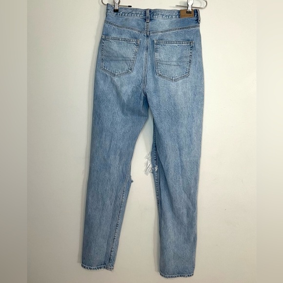 American Eagle Highest Rise Distressed Mom Jeans Sz 4 Long - Picture 7 of 10